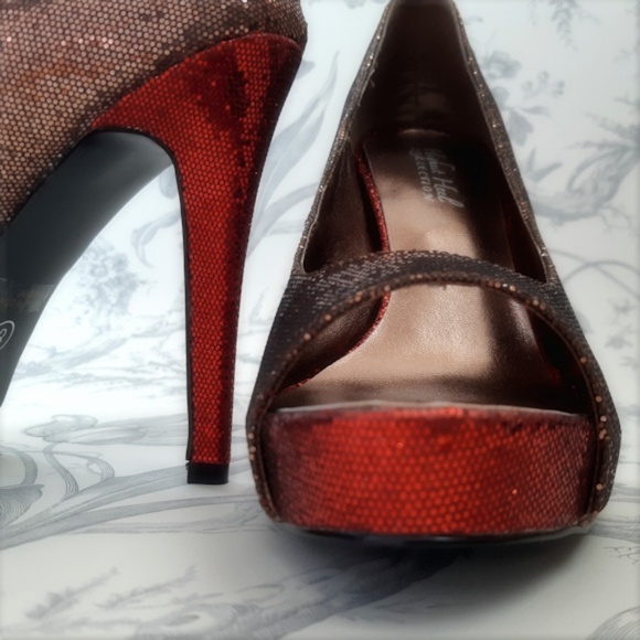 HIGHEST HEEL Bronze & Red Sequined Open To… - Picture 3 of 8